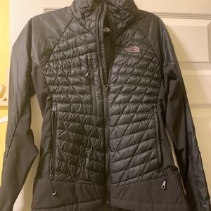 Women’s Northface light jacket medium